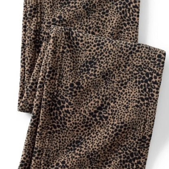 Lands' End Accessories - Lands' End Fleece Leopard Print Scarf New with Tags​